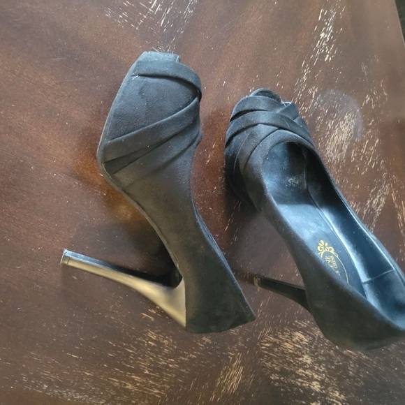 Shoes for sale - Picture 3 of 7